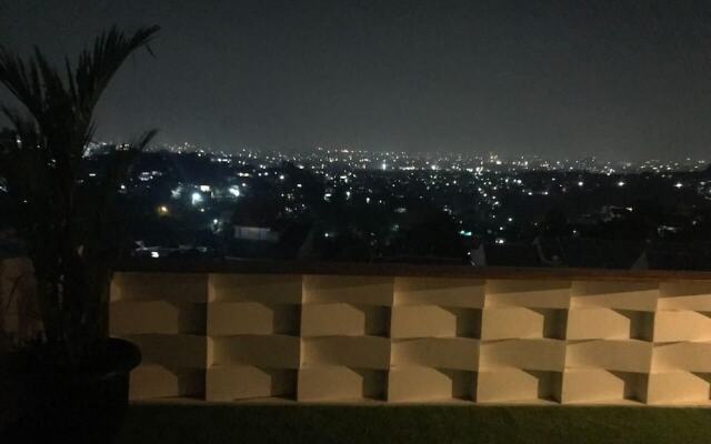 De Villa Atas Bukit by HouseinBandung