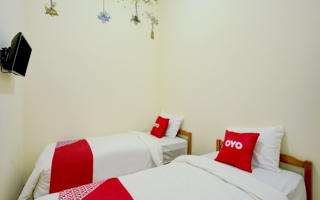 OYO 90173 Innapp Tenggilis Family Residence