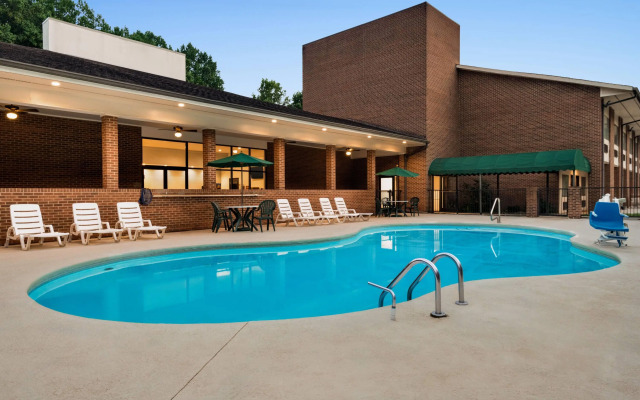 Days Inn by Wyndham Lexington