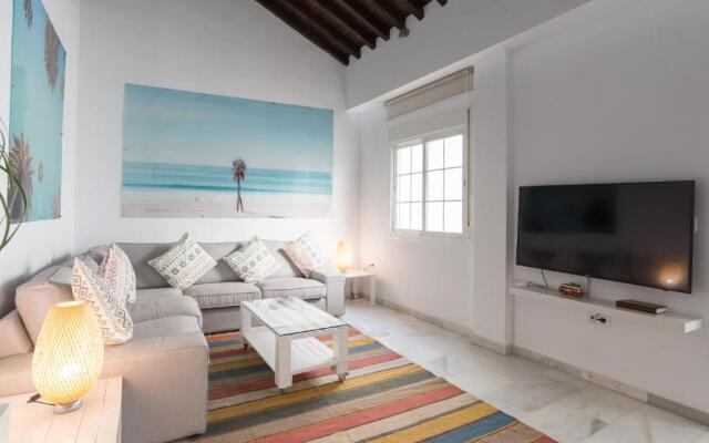 ML3C-Marble Penthouse-Prime location-High Ceilings