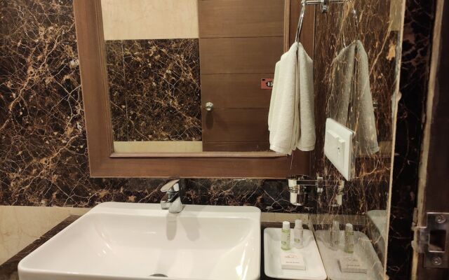 Ahr Hotel Radha Residency