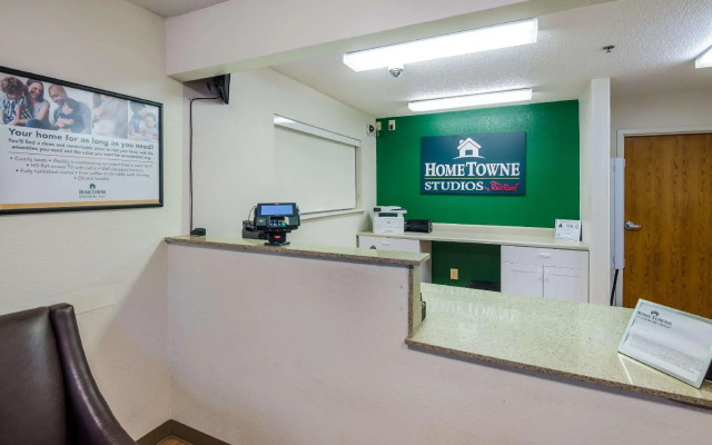 HomeTowne Studios by Red Roof Winston-Salem - University Pkwy