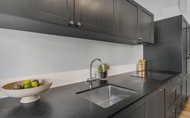 Sanders Regent - Smart 2-bdr Apt With Terrace