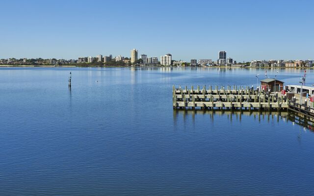 DoubleTree by Hilton Perth Waterfront