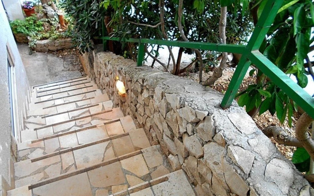 Naki - Terrace & Free Parking - SA1