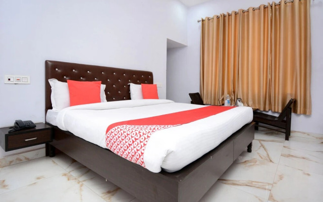 OYO 28282 Hotel J J Crown