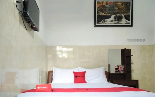 RedDoorz @ Hotel Surabaya Sumenep