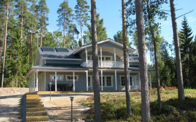 Lomapesä Cottages