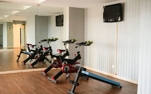 Fancy And Nice Studio At Belmont Residence Puri Apartment