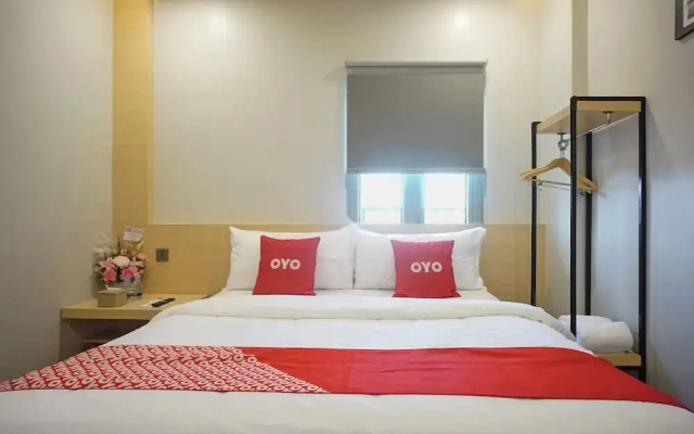 OYO 92956 Travelbiz Hotel