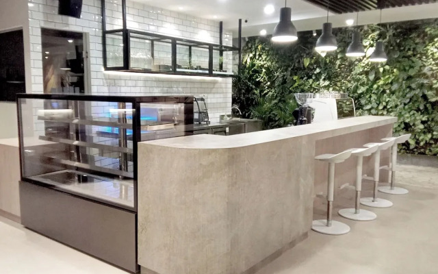 Spot 43 Cafe and Hotel