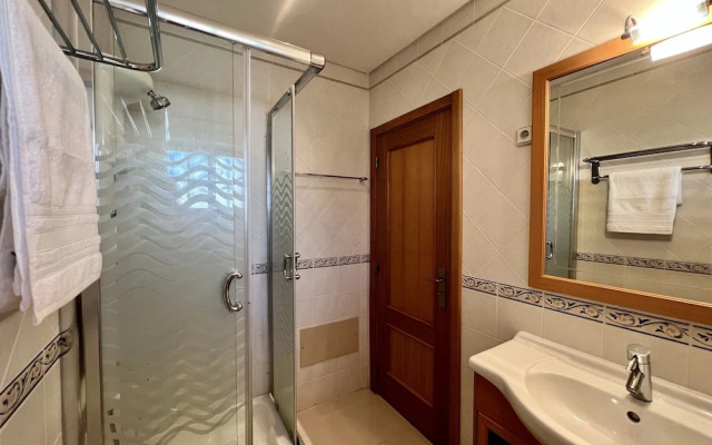 Quarteira Classic With Pool by Homing