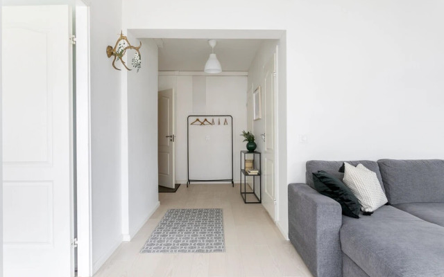 2ndhomes Modern 1BR Apartment w Balcony