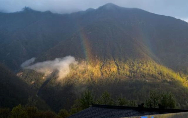 Lanshan · Baiyunli · Xueshan Xinglai Hot Springs Vacation Apartment (Hailuogou Glacier Forest Park)