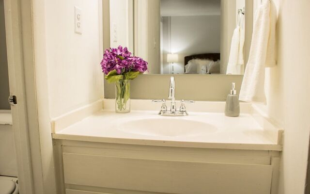 Upscale Condo Private Room