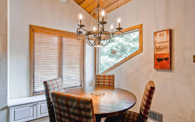 Ridgepoint Townhomes by East West Hospitality