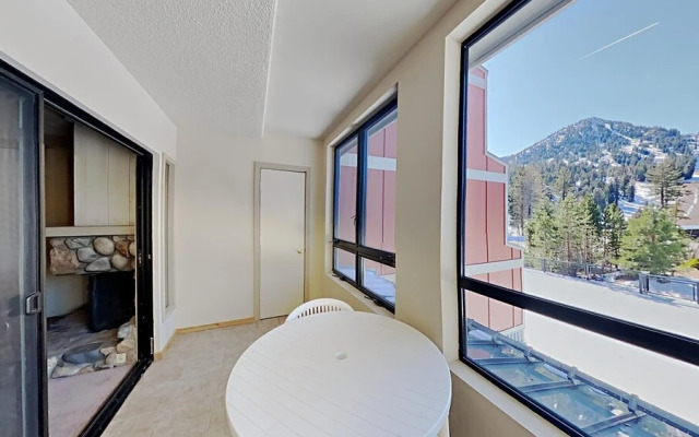 2 Bedroom Condo with Amazing Unobstructed Mountain View! Steps from Canyon Lodge! by RedAwning