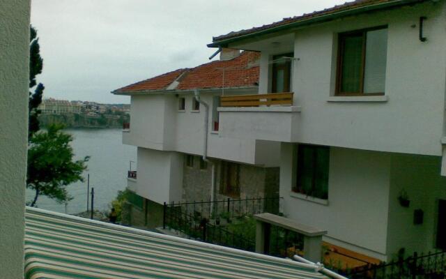 Farlalievi Guest House