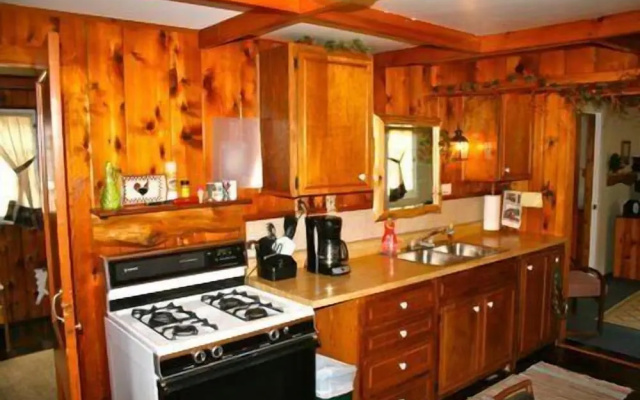 #5 - Times Square 2 Bedroom Cabin by RedAwning