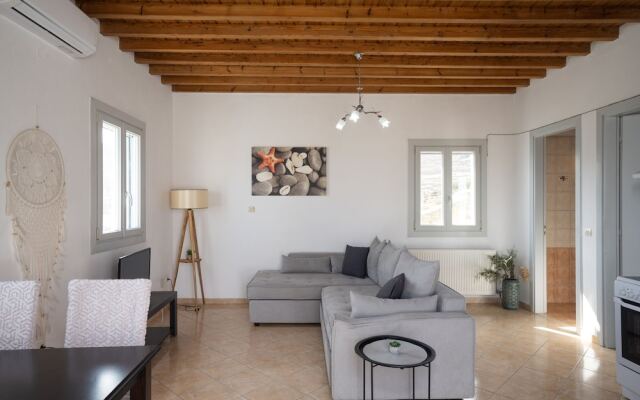 1 Bd Emerald Apt w Sparkling Shared Pool