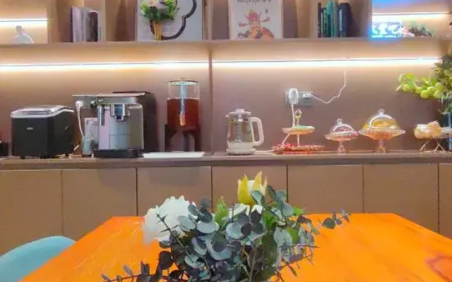 Local Hotels (Guangzhou Jiangnanxi Changgang Road Metro Station)