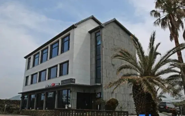 Jeju Blue Els Spa & Pool Pension