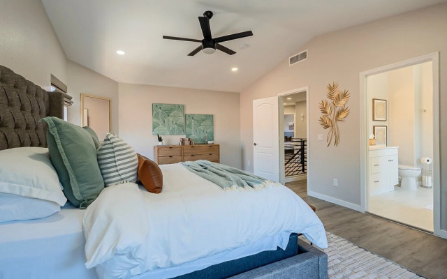 Dos Palmas - Gilbert Poolside Retreat