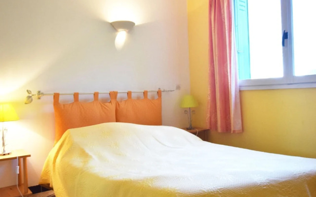 Stunning Holiday Home in Bourdeaux with Hill View