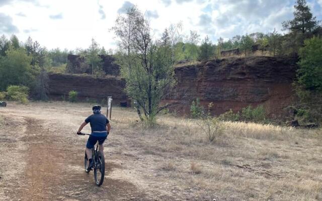 Studio situé aux abords de la foret avec parking