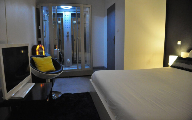 Hotel M