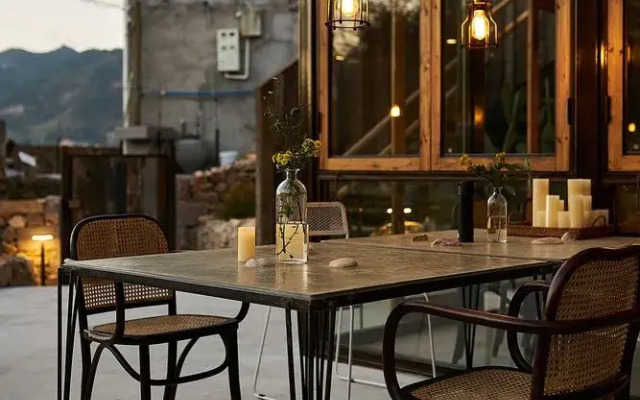 Huagang Village Flower Garden Hotel