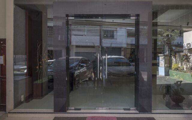 OYO 1679 Hotel Century Makassar