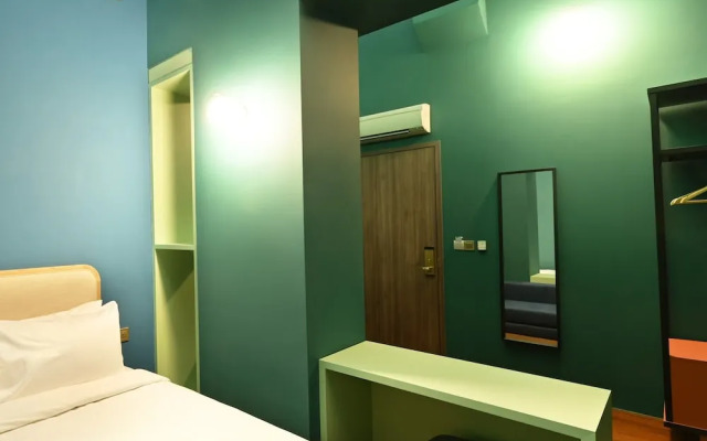 Dream Chaser Boutique Capsule Hotel