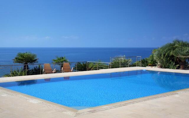 Seafront 5 Bedroom Villa Paradise in Sea Caves