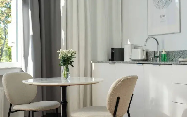 Miro Rooms Center Cloud - Quite Chic