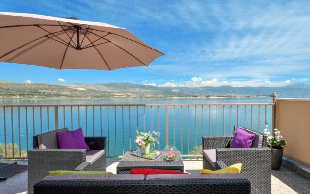 Apartment with a sea view terrace, Čiovo near Trogir