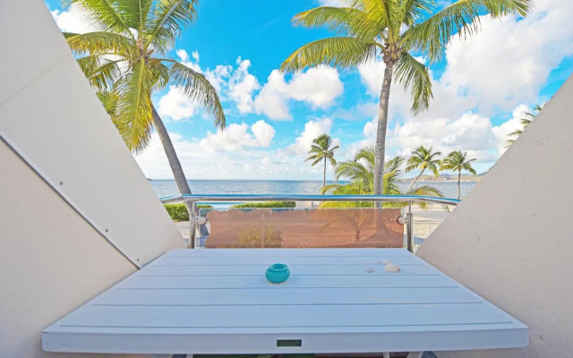 Deja Blue - Comfortable Beachfront condo
