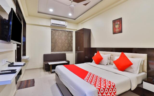OYO 11985 Hotel Khushboo