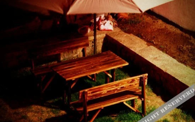 Yinian Zhijian Hostel