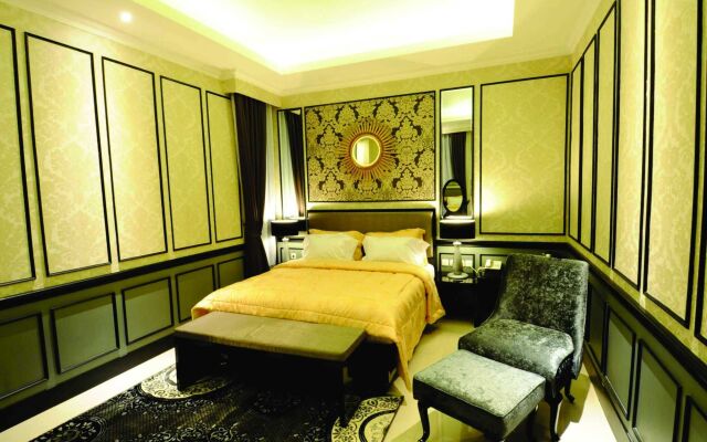 Liz Palace Inn