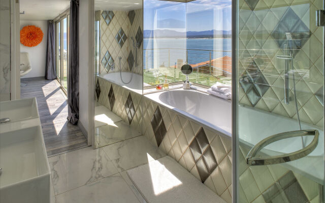 Sea Star Lodge