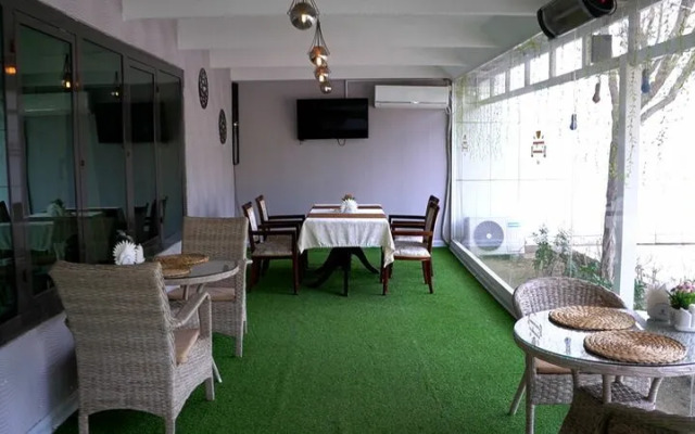 Чарлак Отель