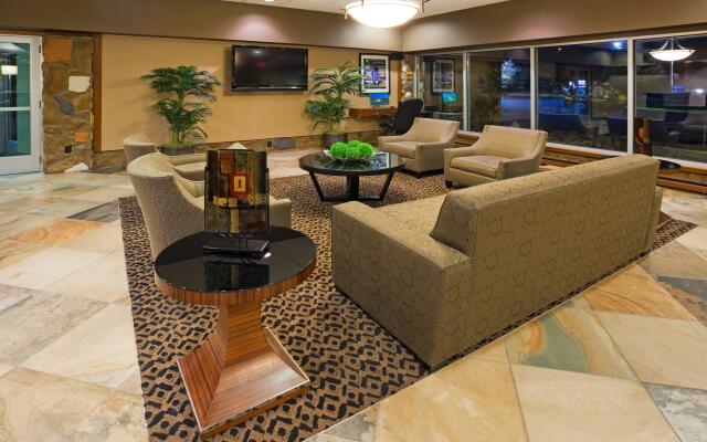 Holiday Inn Detroit Lakes, an IHG Hotel