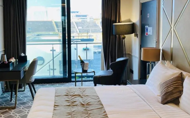 Seven Hotel