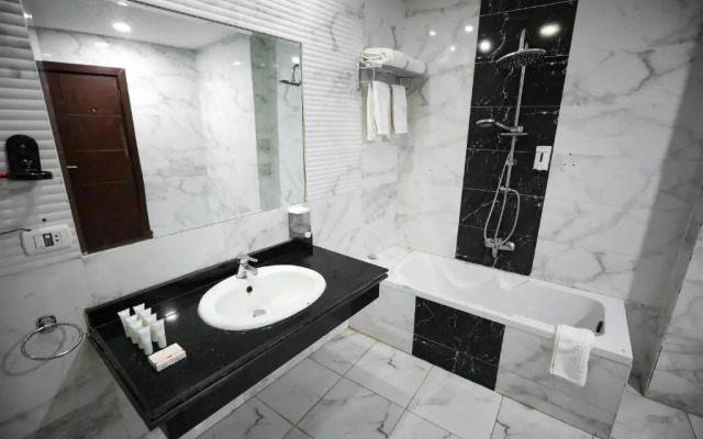Byoot Bay Hotel & Resort