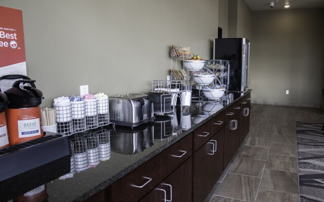 Cobblestone Hotel & Suites - Central Wisconsin Airport