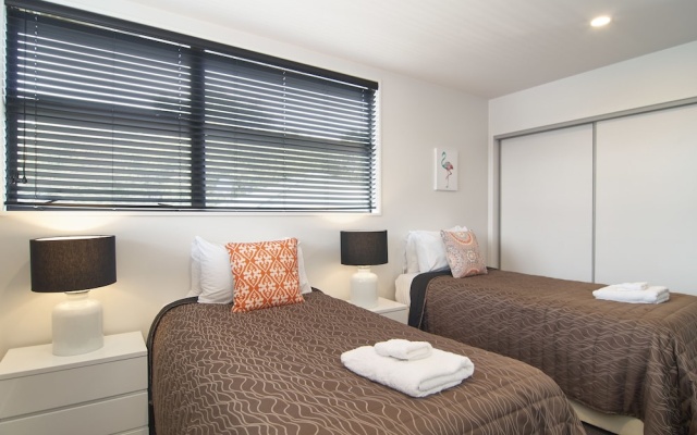 Hutcheson Street Villa – Guest Rooms – Christchurch