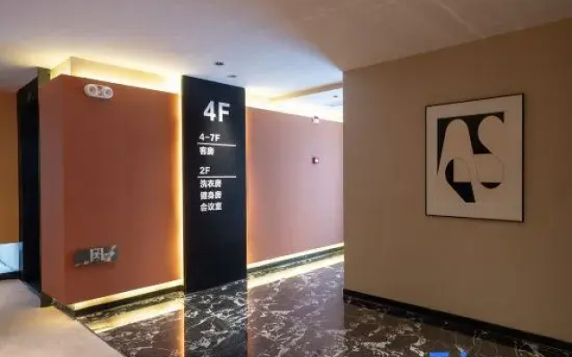 Liling Cichen Grand Hotel (Liquan Road Jiuhong Century Plaza)