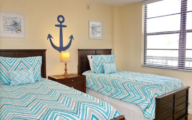 Condo With Pool, View of Clam Bay and Walk to Beach