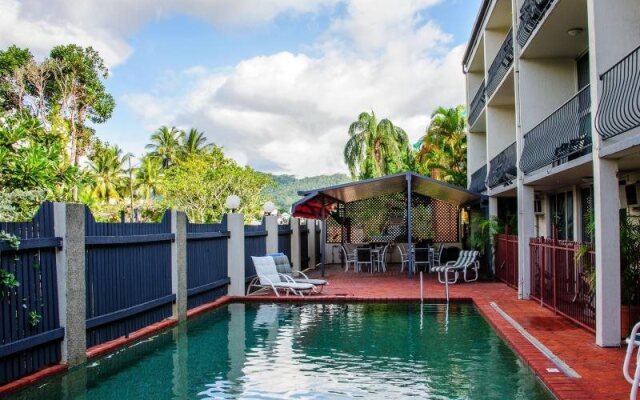 Cairns Holiday Lodge